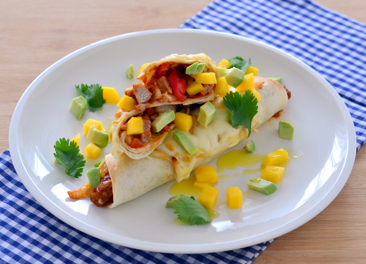 BBQ csirkés tortilla füstölt mozzarellával